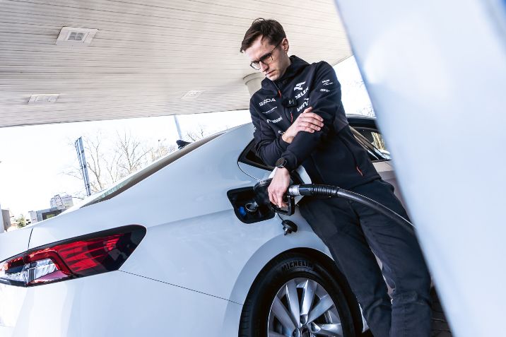 Gazdaságos vezetés dízel, hibrid és elektromos autókkal