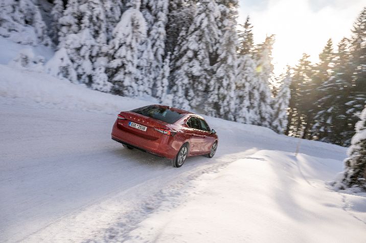 Safe-driving-on-snow-and-ice