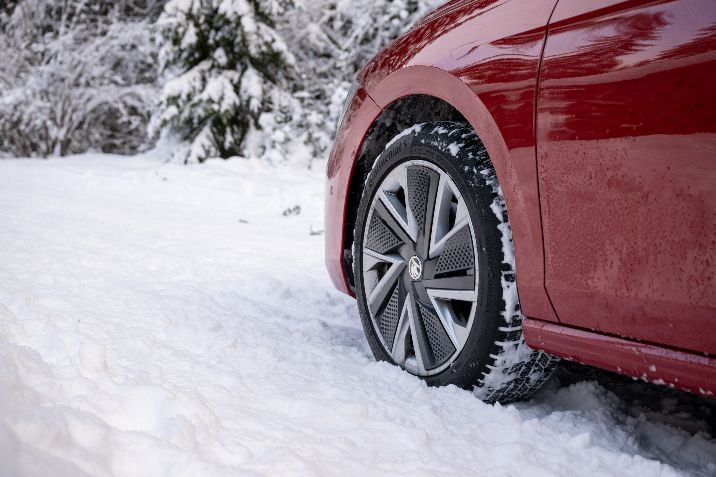Safe-driving-on-snow-and-ice