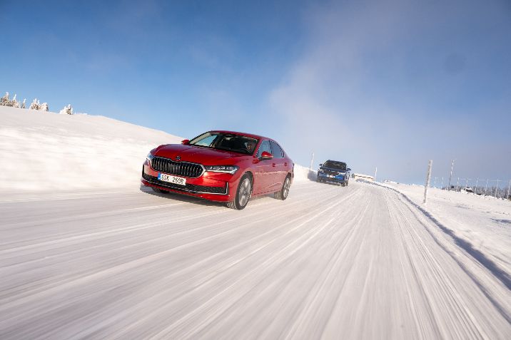 Safe-driving-on-snow-and-ice