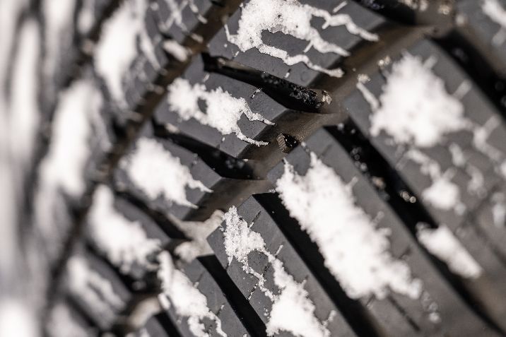 Safe-driving-on-snow-and-ice